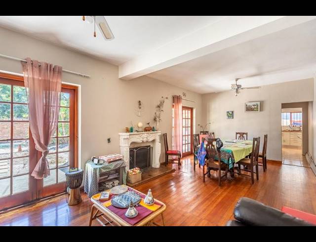 8 BEDROOM HOUSE FOR SALE IN PINELANDS